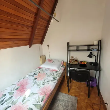 Hostal Like *